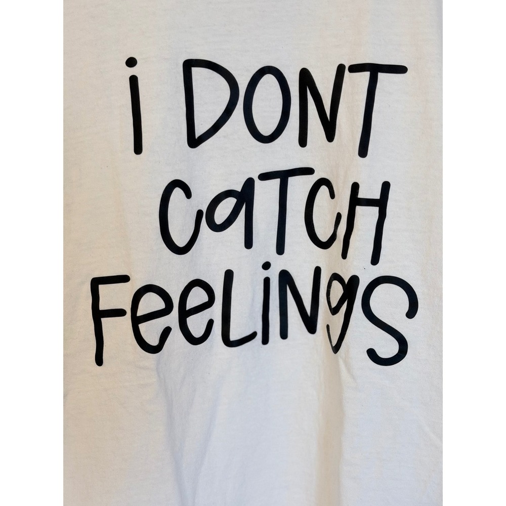 Gildan Graphic T-Shirt Unisex Large White Excellent I Dont Catch Feelings Tee